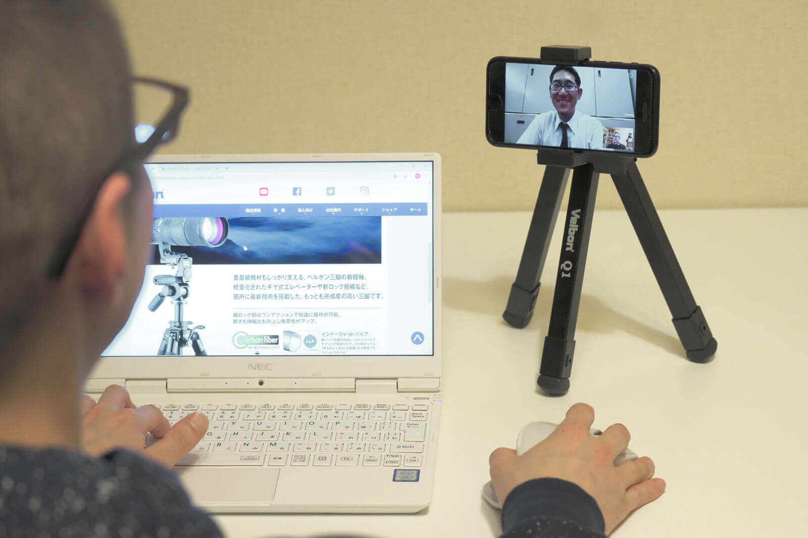 スマホ タブレット 薄型 視聴スタンド コンパクト 折り畳み式 充電しながら 角度 高さ 調節 卓上スタンド 動画鑑賞 ビデオ通話 レシピ確認持ち運びに便利 ブラック スマートフォン iPhone iPad RSTAND03BKGIGAスクール,タブレットスタンドラスタバナナダイレクト