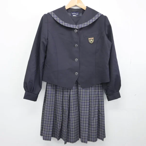 福岡県立三潴高等学校 | 三潴高校の制服は、夏服、冬服、中間服等の指定期間をなくし、気温や自分の体調に合わせて選択できます。近年夏の猛暑が厳しさを増していることから学校行事等において、熱中症警戒アラート等により生徒の活動に制限をかけざるを得ない状況です 