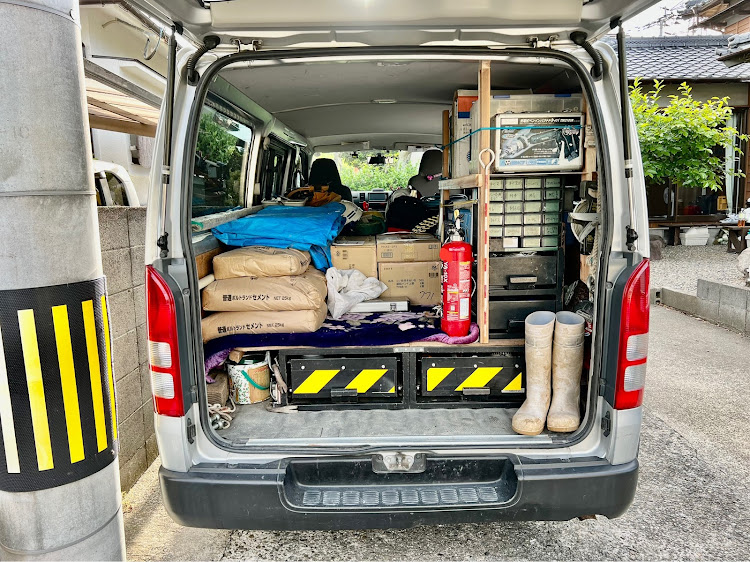 ハイエースバンの職人さんの作業棚を見てみたい・ユーアイビークル・DIY ・スライドレール・dewaltに関するカスタム事例車のカスタム情報はCARTUNE