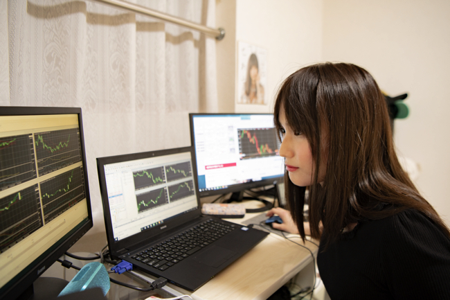 トレーダー部屋」のアイデア 12 件 2025インテリア 家具, 部屋 インテリア, ゲームルーム