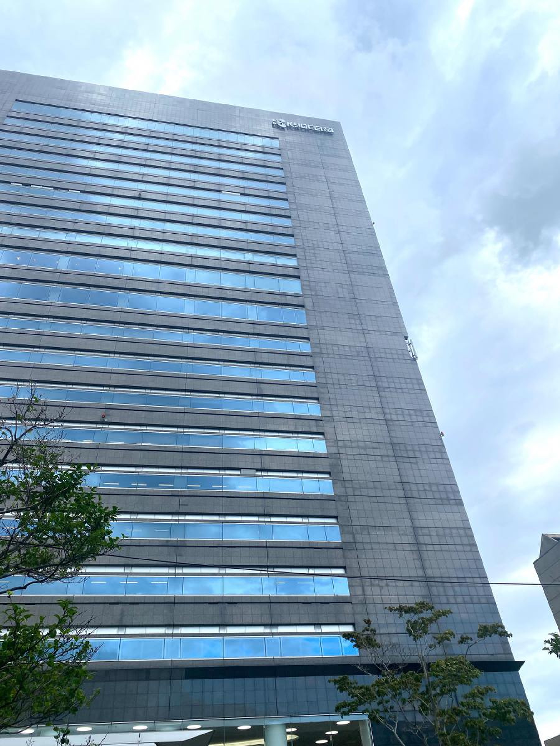 title 「それぞれの働き方にあった最適な職場環境の提供にチャレンジしたい！」 そう思いを語る総務部門に所属する入社5年目の彼女^^-------- 実現することができた、さまざまな用途に利用できる社員食堂「ミモザテラス」。 「ミモザ」とは花の名前。その花言葉は「優雅