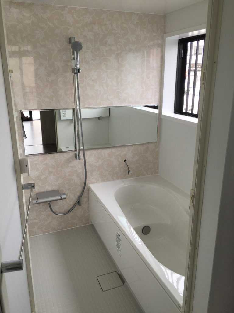 リクシルのお風呂アライズを選び拘った点 壁パネル全面張り等オプションの価格は？コタツムリハウス