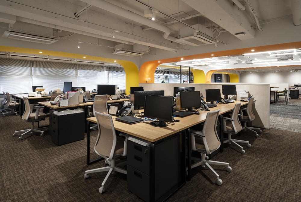 おしゃれでかっこいいオフィスのデザイン事例30選！企業規模、テイスト別にご紹介！ - IRISTORIES - アイリストーリーズ