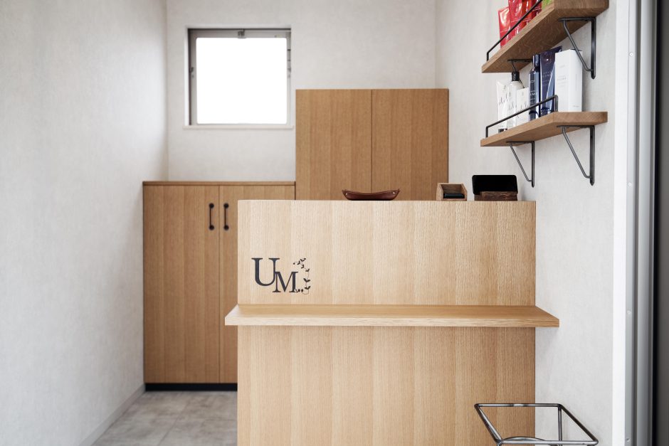 レジカウンター② 美容室 サロン 受付カウンター 店舗什器 レジ台 楽天市場楽天スーパーセール中全商品10%OFF レジカウンター カウンターおしゃれ 美容室 レジ置き 引出 店舗 美容室 サロン 受付 荷物棚 収納 棚 ラック 木製 ホワイト アンティーク調 完成品 日本製