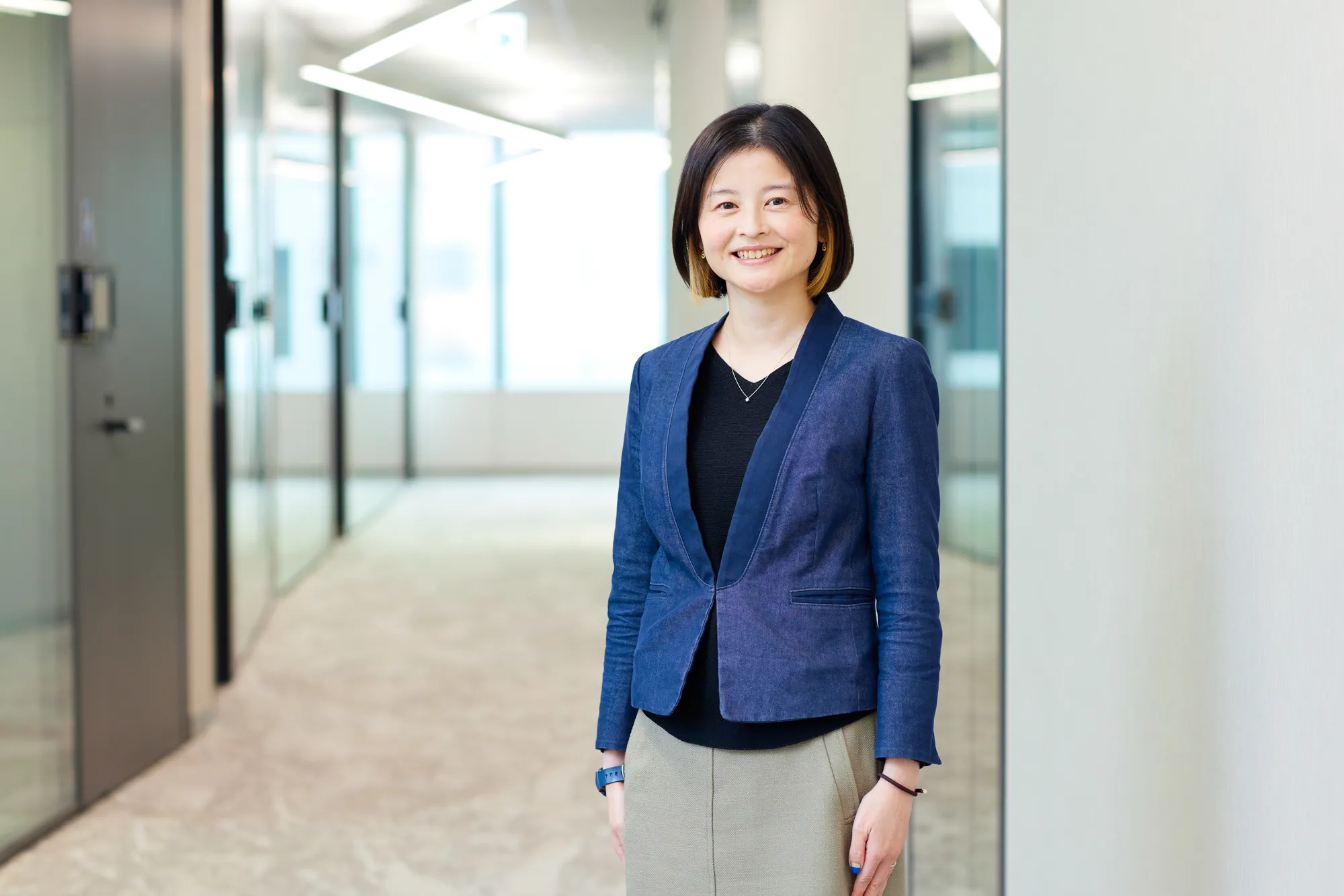 ビジネス・プロフィール写真女性スタジオファン・プロモーション