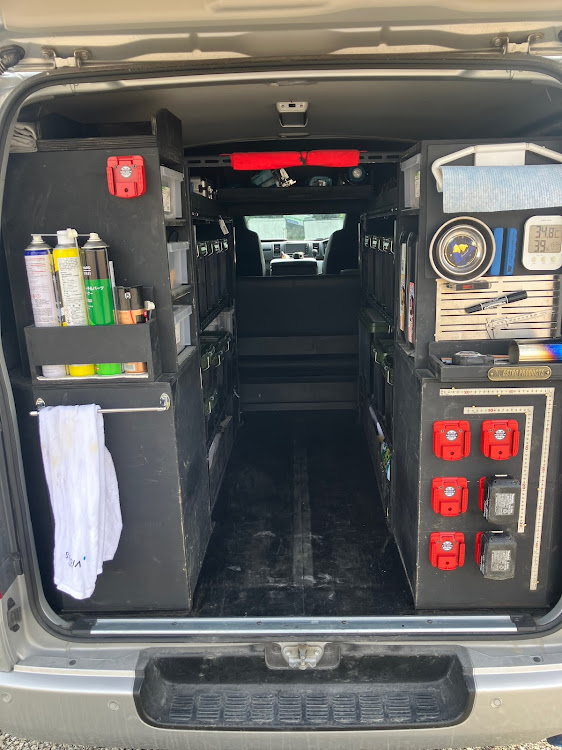 ハイエースの荷台に棚を取り付ける④ – 河津製材所