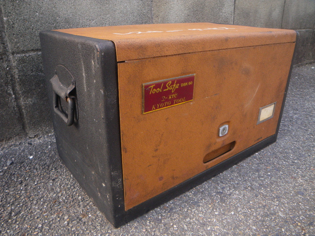 1年生の自動車整備士の工具箱ツアー。やっとしばらくの間は必要なものが揃ったって感じかな。ここにあるものは毎週使ってるよ。 : r Tools