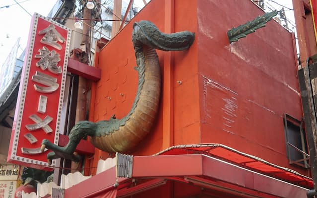 物議 「金龍ラーメン」壁からはみ出る“龍のしっぽ” 撤去の判決に制作者「ちょっと寂しいな」 大阪・ミナミFNNプライムオンライン