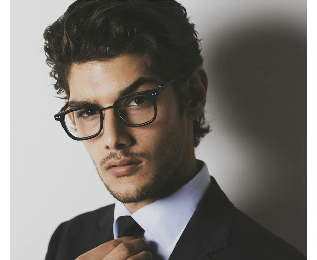 社会人がかけるメガネとはおすすめのビジネスメガネを男女別で紹介 - グラスファクトリー EYE WEAR LAB