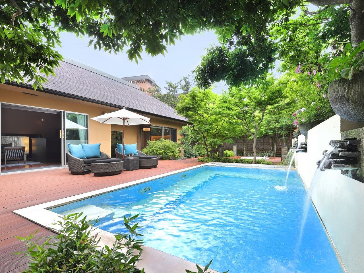 鴨川温泉 別邸 ラ・松廬プール＆温泉付きヴィラでとびきりの贅沢を。大人限定のリゾートな高級宿icotto イコット