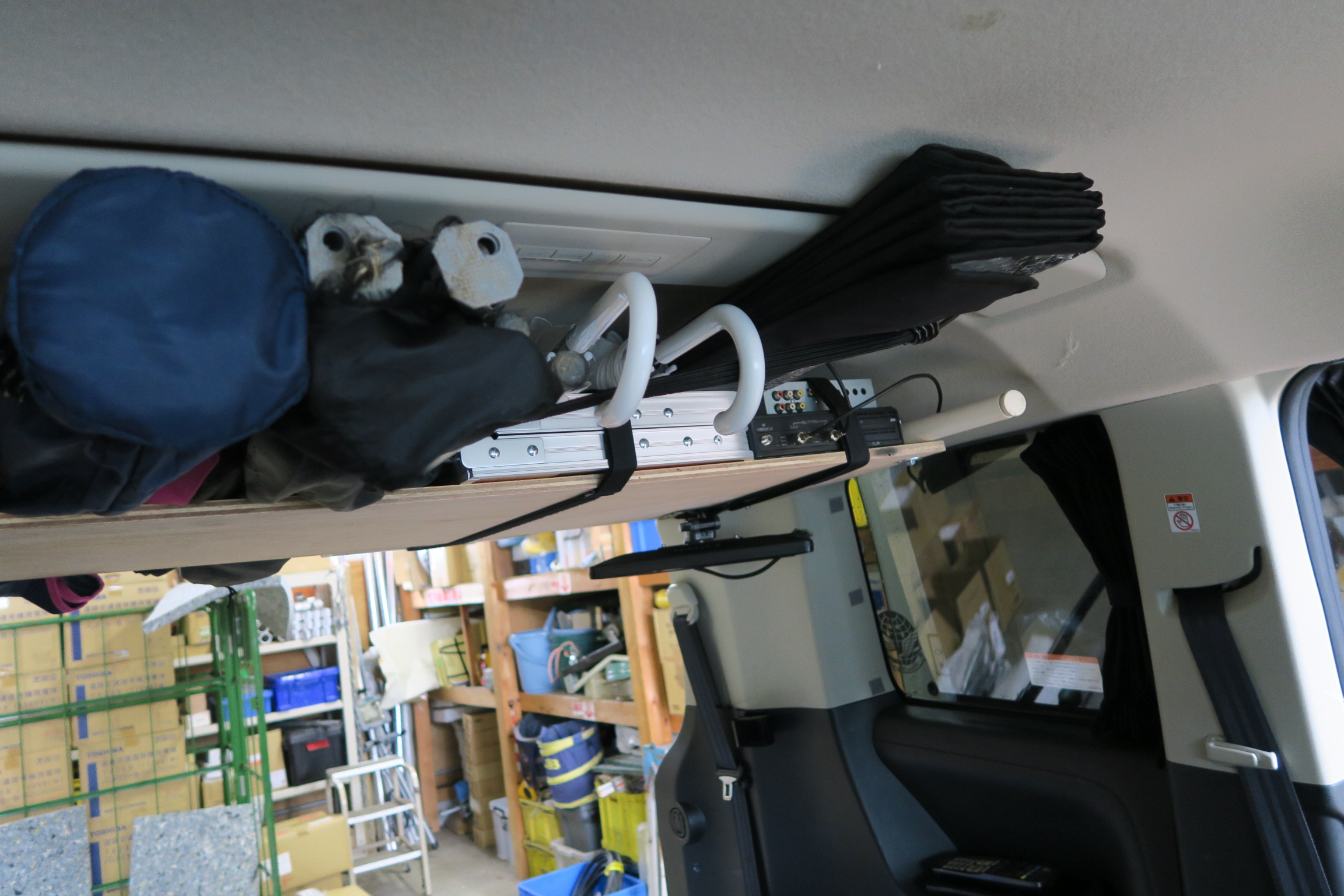 キャンプなど荷台の積載にお困りの方 イレクターパイプで作成の棚