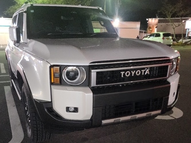 ランクル250の変身：角目から丸目へ