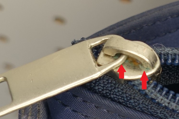 魔法のスプレー 動きづらいファスナーを一発で直すワザ 予防も- A級放浪計画