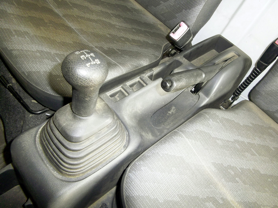 大型トラックの車内クリーニング 茨城県常総市千葉県の車内クリーニングなら当店へトータルリペアイーサン