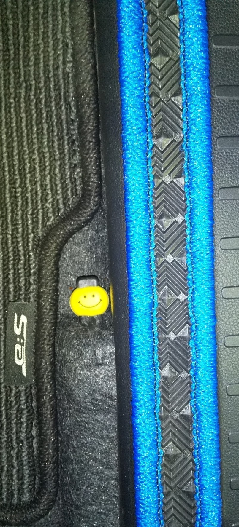 ミライース ガソリン給油口の開け方 ダイハツMira e:Sのレバー- YouTube