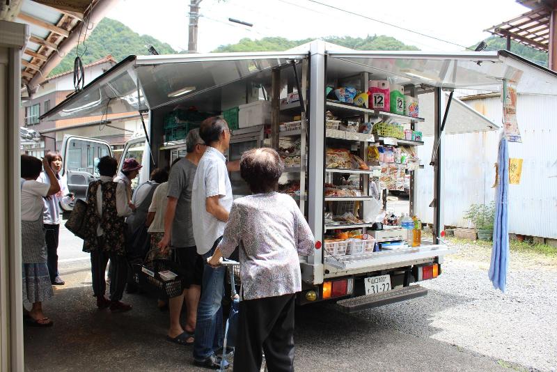 区商連と露天商組合 豪雨被災地にエール 熊本中心に物産展瀬谷区タウンニュース