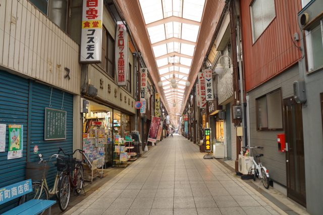 シャッターが閉まった前橋中心商店街の無料の写真素材 - ID.21972フリー素材 ぱくたそ