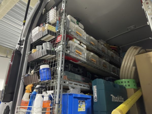 YouTubeアップしました！ ハイエースに棚テーブルを作りました！よかったらご覧ください🙇‍♀️🙇‍♂️✨ハイエースハイエースすきな人と繋がりたいハイエースのある生活diy電動工具