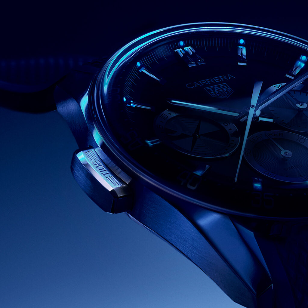 限定品 タグ・ホイヤーから日本の情緒を表現した「カレラ クロノグラフ」が登場。赤×白カラーが目を引くエスクァイア日本版