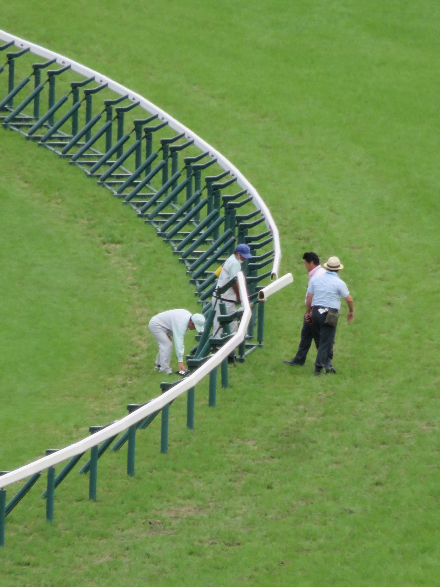 内ラチは、うちらち、外ラチはそとらちで読み方合ってますか？ -- Yahoo!知恵袋