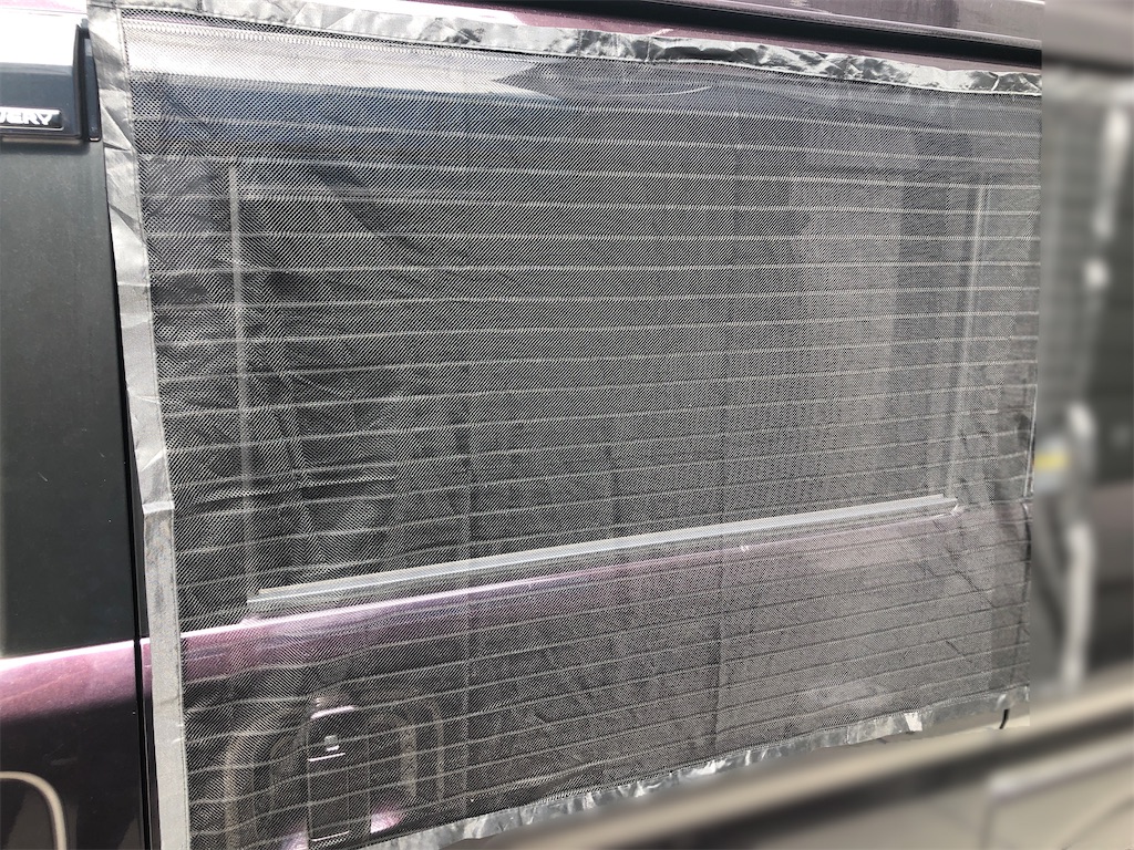 100均の車用網戸を紹介!!どの車種にも使用できる車用フロントドアネット・スライドドアネット!!クルマーク