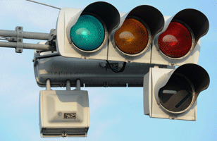 薄くて軽い 新型信号機デビュー 小型ＬＥＤ式、大阪府警が全国初設置 1 2ページ- 産経ニュース