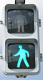 信号機の色が見えづらい！ 「LED式 ＝ 最新」だったはずなのに、なぜ？Merkmal メルクマール-3