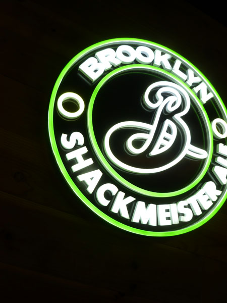 恵比寿】NYで1番美味しい？話題のハンバーガー、SHAKE SHACK（シェイクシャック）アトレ恵比寿店の1周年限定メニュー | 