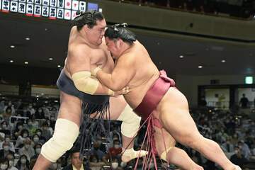 大相撲 琴奨菊 気迫の寄り切り 幕内勝星数 稀勢を抜く - 日本経済新聞