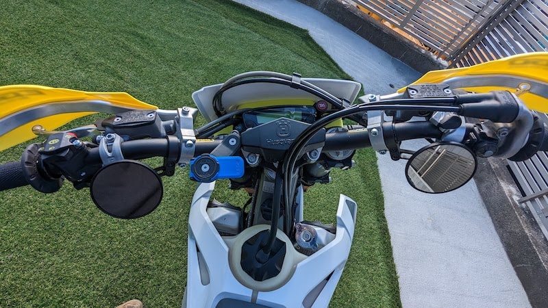 原付バイクでたまに見かけるミラーは右側のみ、 左ミラーは無し！って法律的になんでOK？Motor-Fan Bikes モータファンバイクス