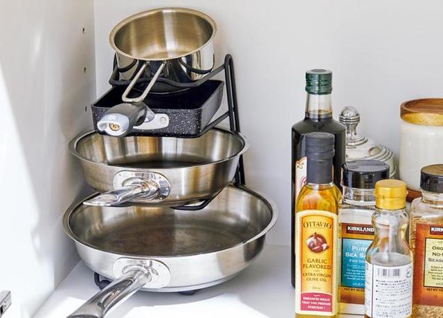 ダイソー キッチンのフライパン収納をA4ファィルスタンドで見直し : なんとなくと自己満足