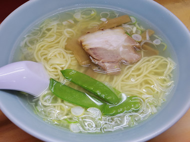 いつも珍々軒にご来店頂き、誠にありがとうございます😊 最近の上野は、朝夕は過ごしやすい気候になってきました✨写真はお持ち帰りの炒飯です🥰サービスのきゅうりの漬物は夕方頃売りきれてしまう事があります。御了承くださいませ🙇🏻‍♀️ 週末の営業時間をお知らせ