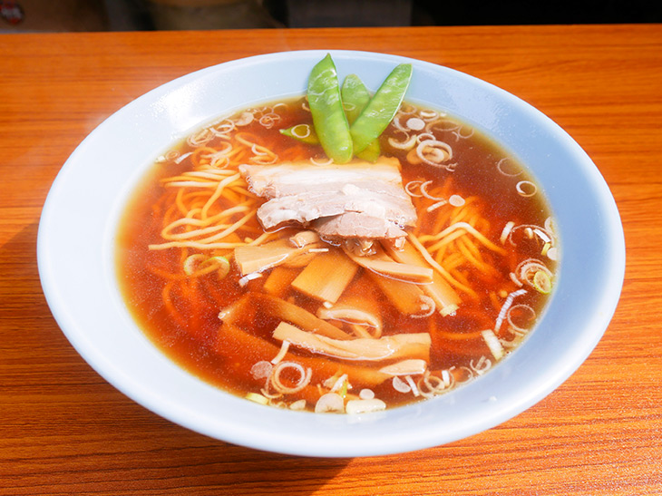上野アメ横ガード下の老舗中華「珍々軒」のワンコイン醤油ラーメン！こういうの好きだな シンプルで。ショウユの味って男のコだよな - 己 おれ