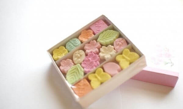 心ばかり」とは？適切な使い方と類語、例文も紹介 - Shirashiru