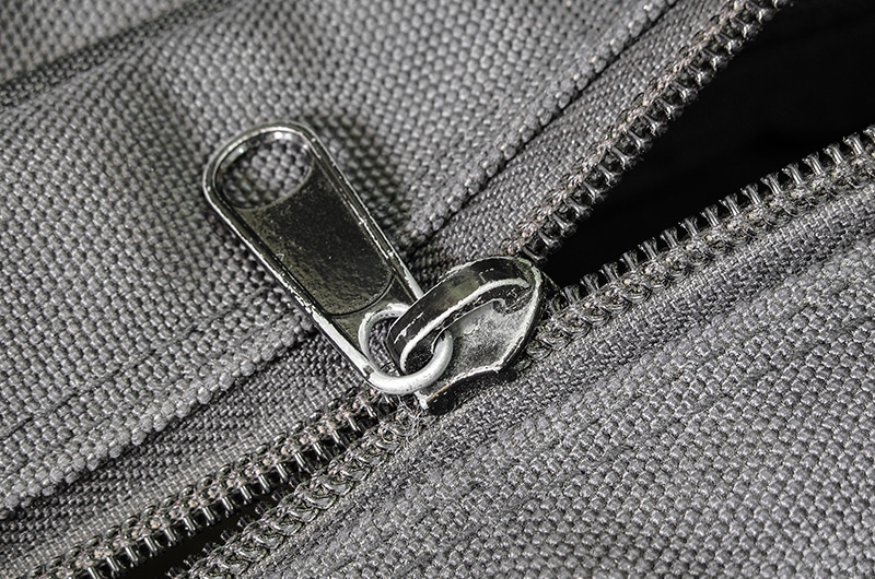 大至急 学校用のファスナーが片方外れました。 下の写真 直しかたを- Yahoo!知恵袋