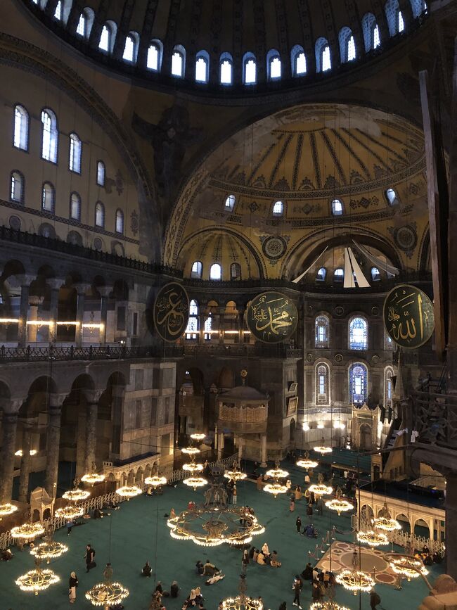 アヤソフィア大聖堂を解説 – 場所、内部、モザイク画、礼拝時間など - Amazing TRIP