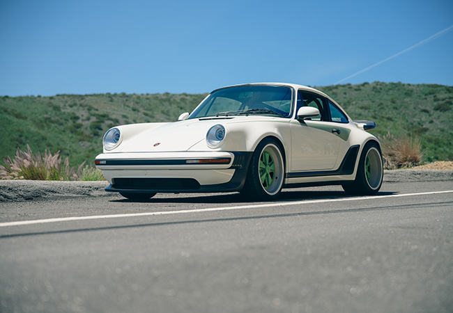 シンガー」が日本における代理店契約をコーンズ・グループと締結。再構築したポルシェ911をメディアにお披露目1 2- Webモーターマガジン