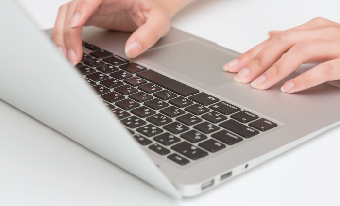 ビジネスメールの正しい書き方と敬語を解説！NG例と例文テンプレートを紹介LIFT