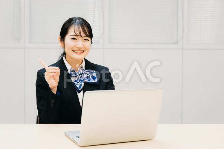 女性 人物 全身 コンシェルジュの写真素材 - PIXTA