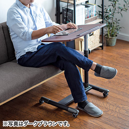 ソファ横のサイドテーブルがデスクに変身！テレワークにお勧めな折り畳タイプのデスクをご紹介家具なび～家具の使い方を提案するブログ～名古屋・インテリアショップBIGJOYが独自のアイデアで家具の配置術などを提案