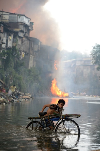 スラム街の住人がいちばん恐れる火災。原因はタバコと漏電