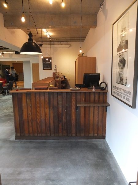 美容室 ロビー用 ロック可能な引き出し付き フロントカウンターデスク 小売店 シンプルなレジキャビネット 美容室用小型受付I11 チェックアウト カウンター、ロック可能な引き出し付きフロントデスク受付カウンター、シンプルなレジキャビネット、L字型レジ、カウンター付