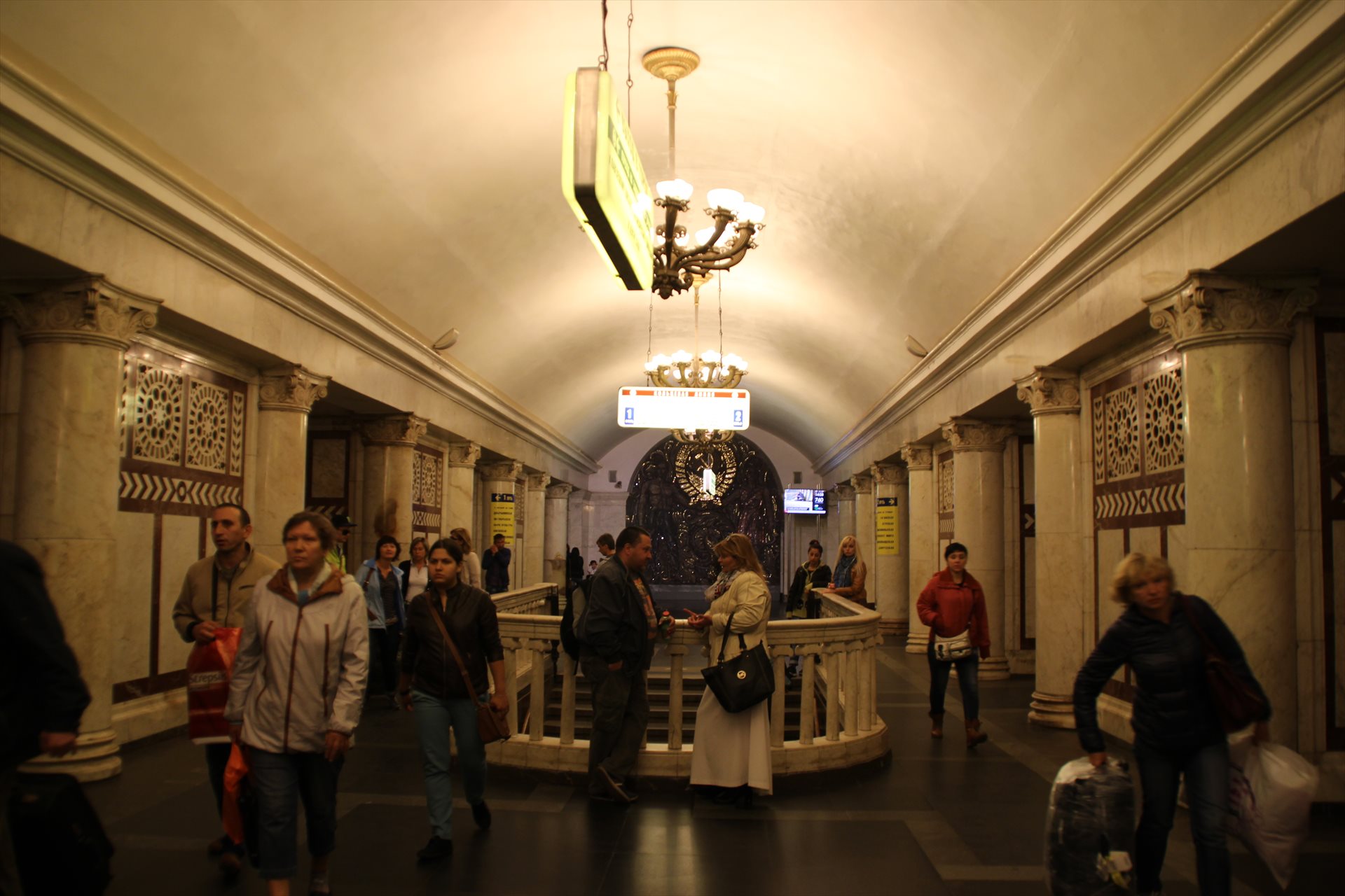 世界最長のモスクワ環状地下鉄「制裁に負けない」？充実の車内装備