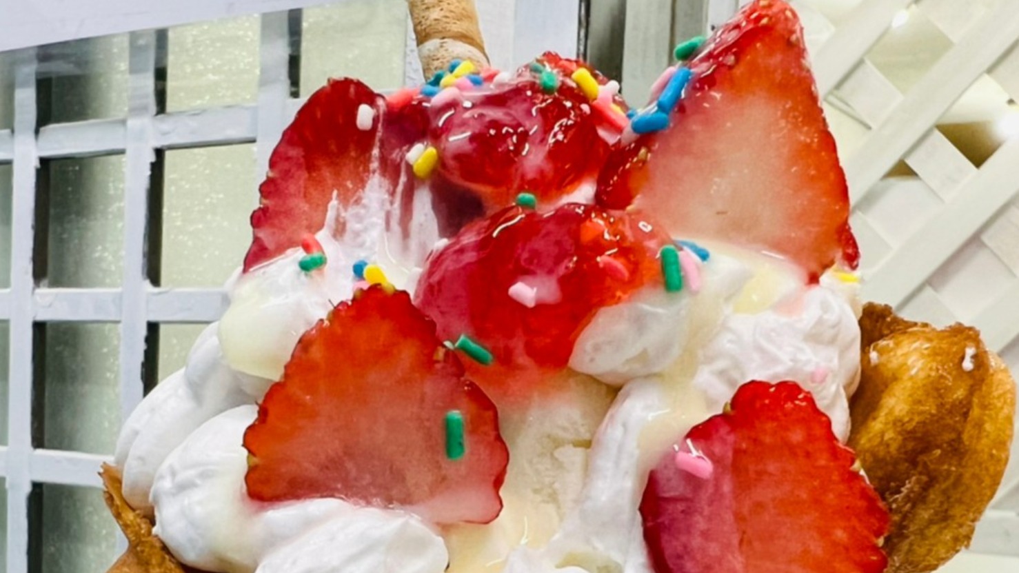 PAFFLE405 海外でも大人気！パフェとワッフルがコラボした新スイーツ『パッフル』の移動販売。│晴れの国エールコロナに負けるな！岡山応援情報サイト