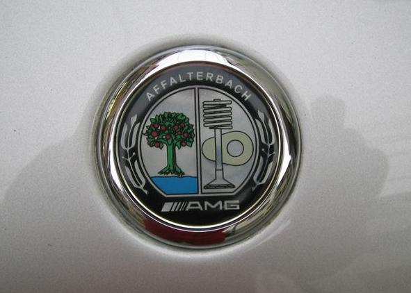 メルセデス・ベンツ フロント エンブレム Mercedes-Benzのエンブレムに込められた意味。シュテルン天王寺