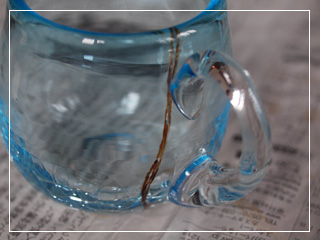 Amazonガラスコップ 割れないコップ 軽量 透かし 取っ手付き 350ml 耐熱ガラス コップ 割れないグラス つるつる 割れにくい コップコーヒー タンブラー コーヒータンブラー 保冷 タンブラー ギフト プレゼント おしゃれ 可愛いコップAoyitafタンブラーグラス