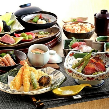 世界の山ちゃん 名古屋居酒屋店舗情報飲み放題付きコース料理が大人気！