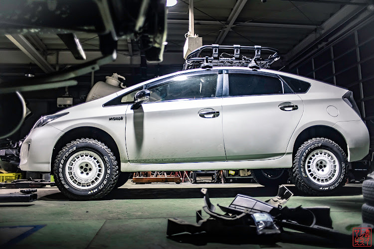 プリウスαリフトアップ