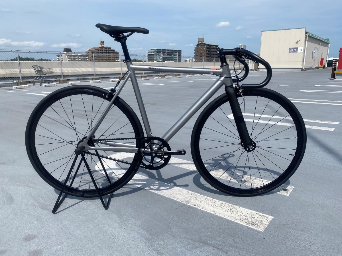 フランス発のハイスペックアルミフレーム