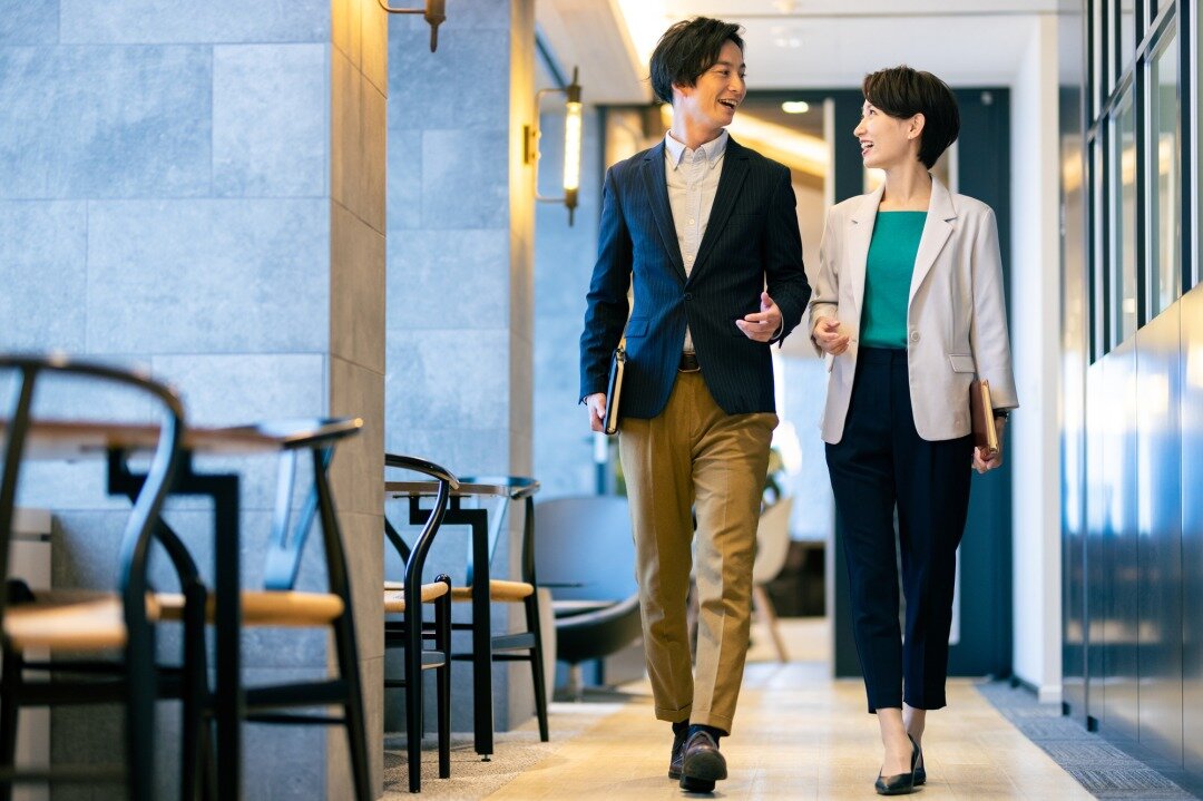 いまどきの「ハタラク普段着」みんなは今、どんな服を着てる？ ビジネスパーソンに聞く コロナ後の仕事服選び日本経済新聞 電子版特集